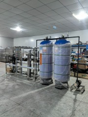 Sistema RO padrão compacto e eficiente de 2000 LPH para purificação confiável de água