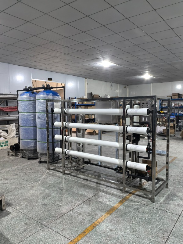 Sistema RO padrão compacto e eficiente de 2000 LPH para purificação confiável de água