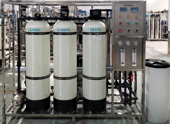 Sistema de purificação de água por osmosis reversa 1000LPH para a indústria ambiental com membrana e bomba.