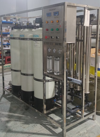 Sistema de purificação de água por osmosis reversa 1000LPH para a indústria ambiental com membrana e bomba.