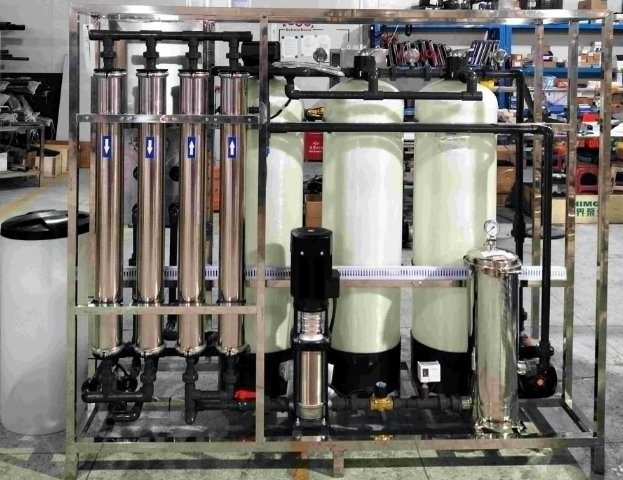 Sistema de purificação de água por osmosis reversa 1000LPH para a indústria ambiental com membrana e bomba.
