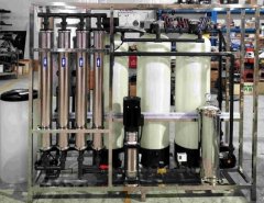 Sistema de purificação de água por osmosis reversa 1000LPH para a indústria ambiental com membrana e bomba.