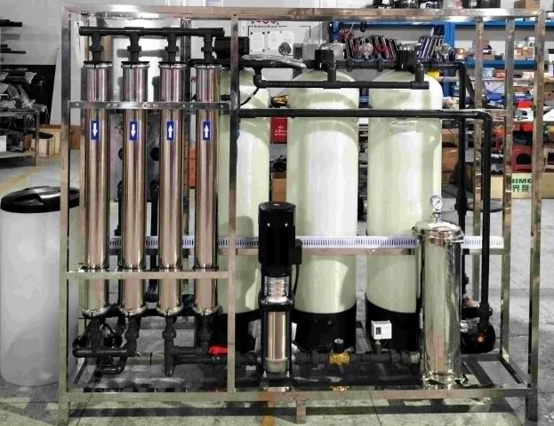 Sistema de purificação de água por osmosis reversa 1000LPH para a indústria ambiental com membrana e bomba.